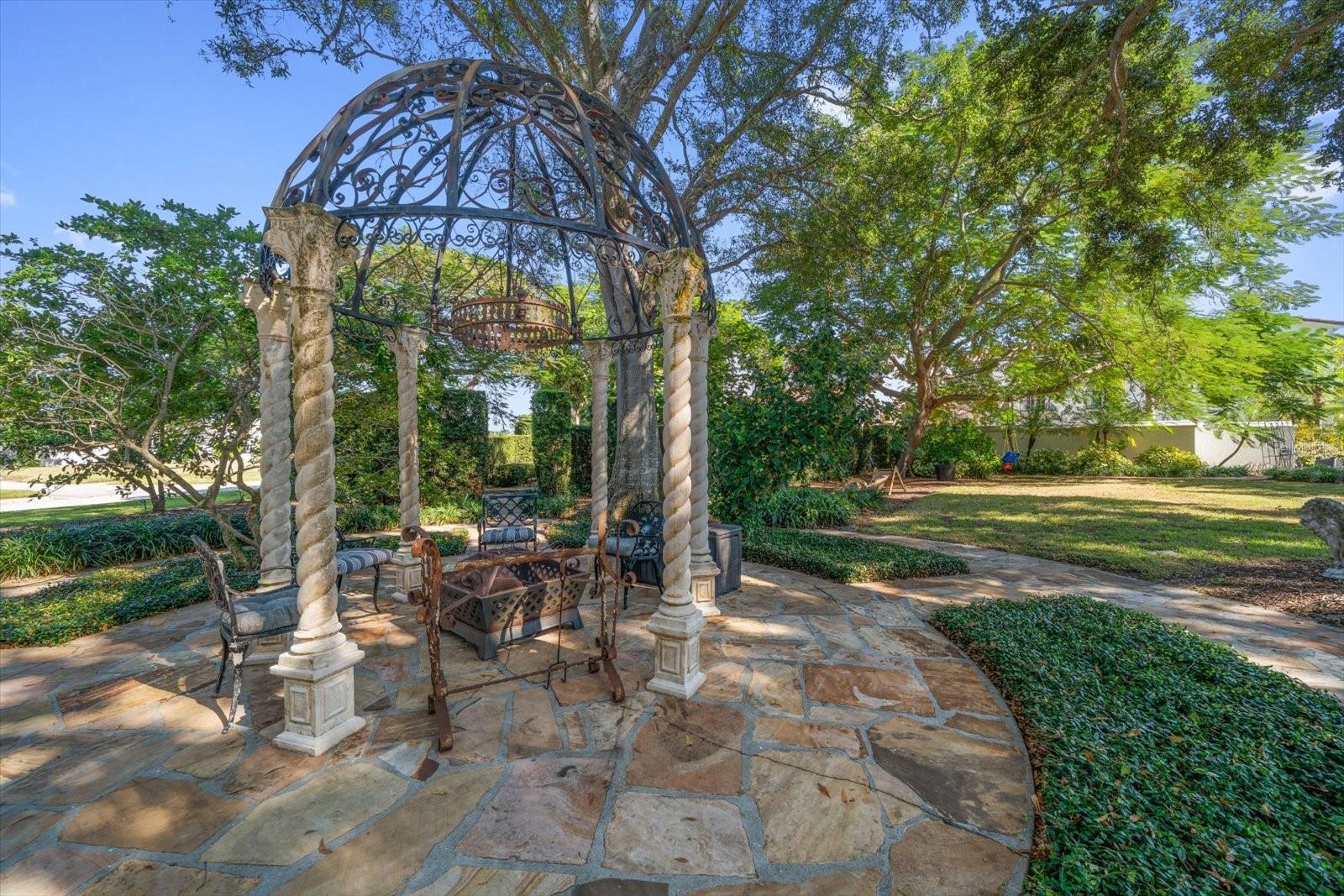 BELLEAIR ESTATES - Residential