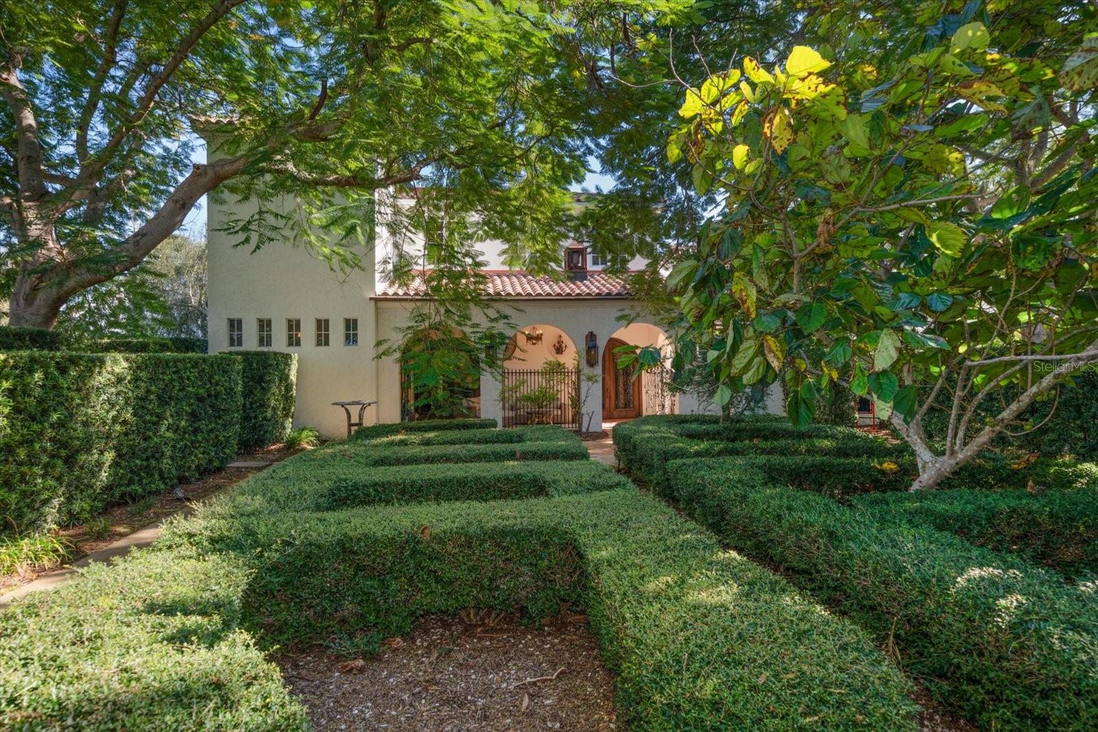 BELLEAIR ESTATES - Residential