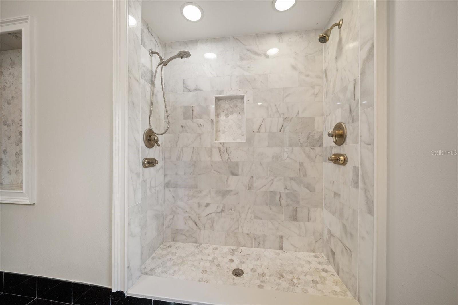 BELLEAIR ESTATES - Residential