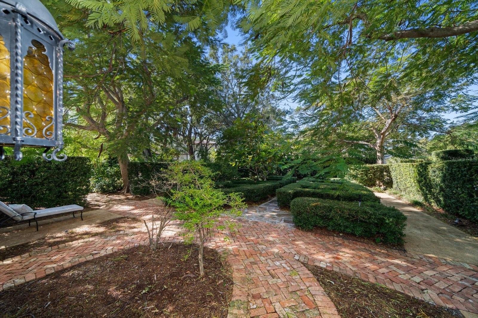 BELLEAIR ESTATES - Residential