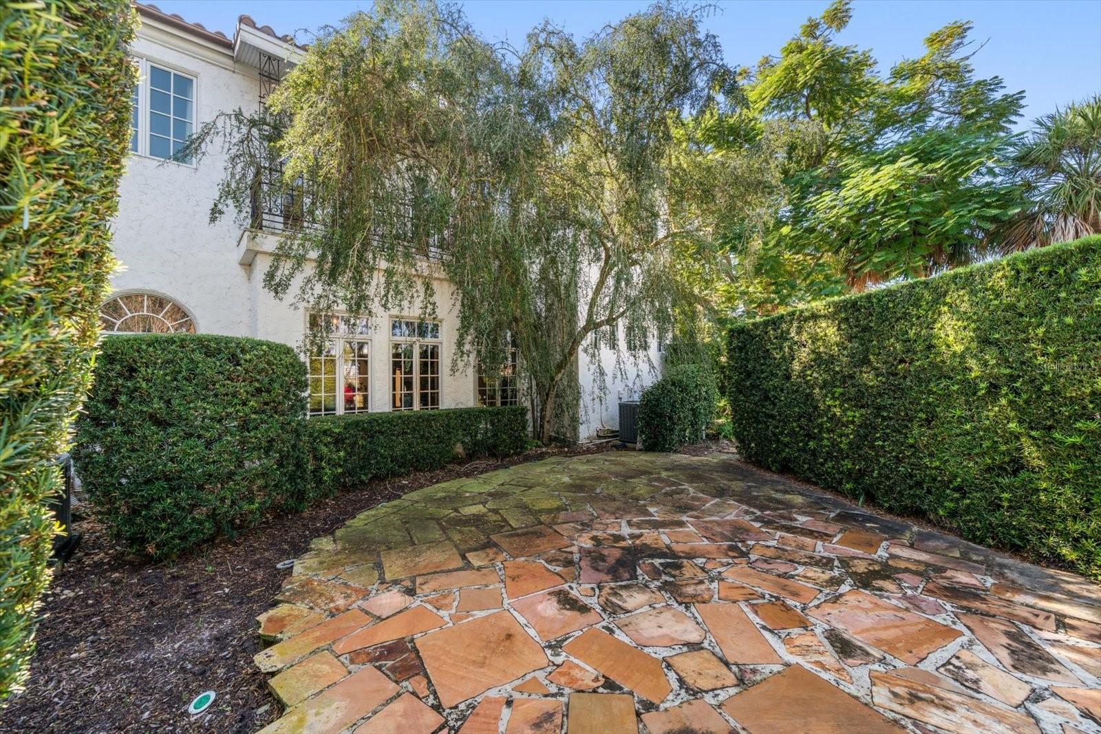 BELLEAIR ESTATES - Residential