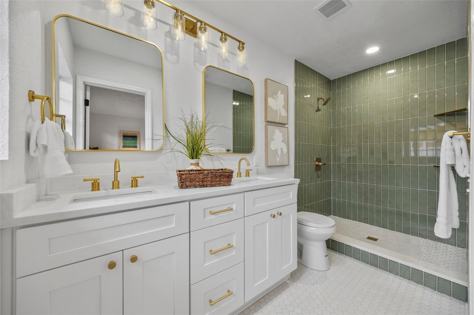 LAKEWOOD ESTATES TRACTS 10-11 - Residential