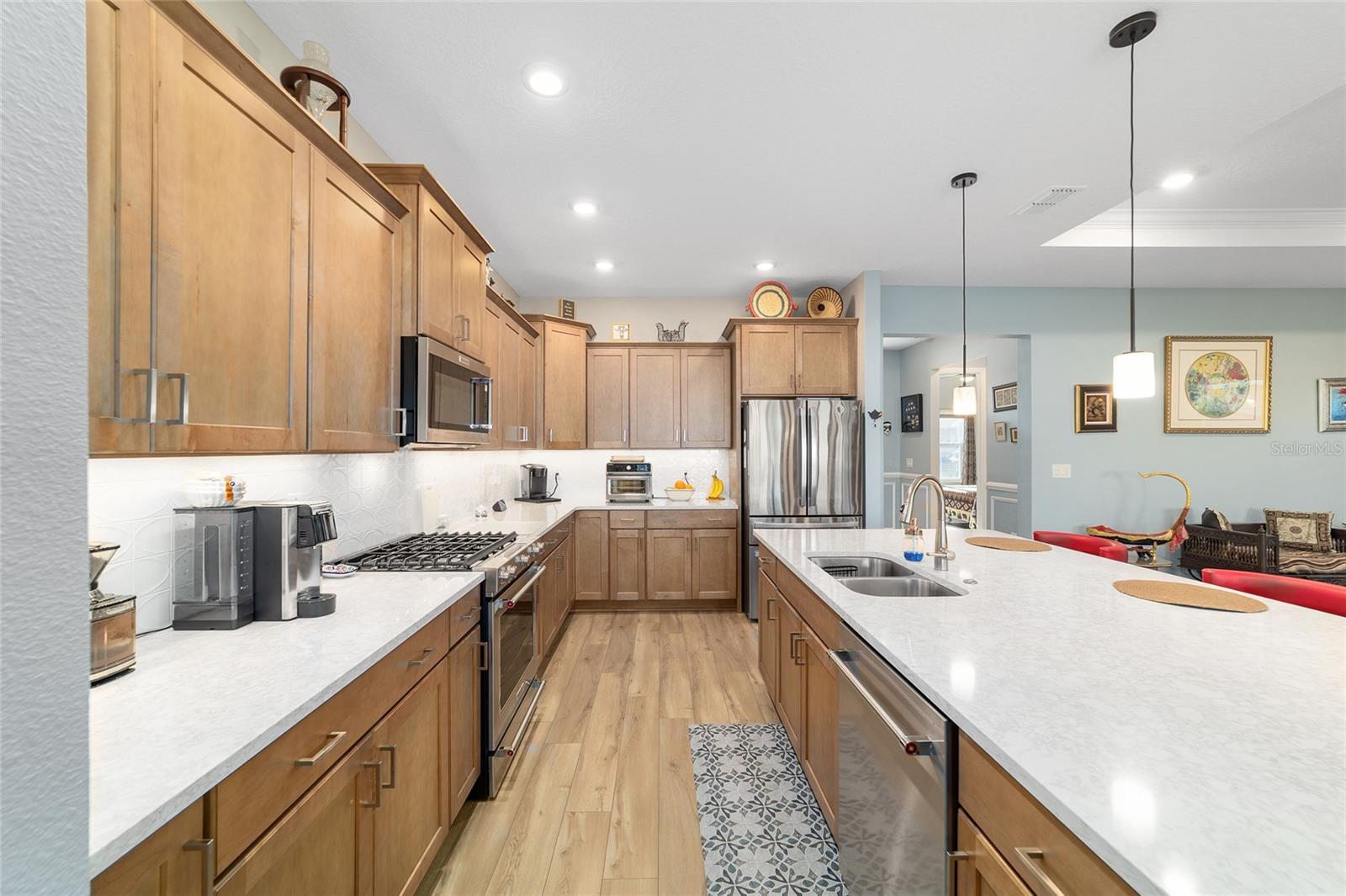 ON TOP OF THE WORLD - Residential