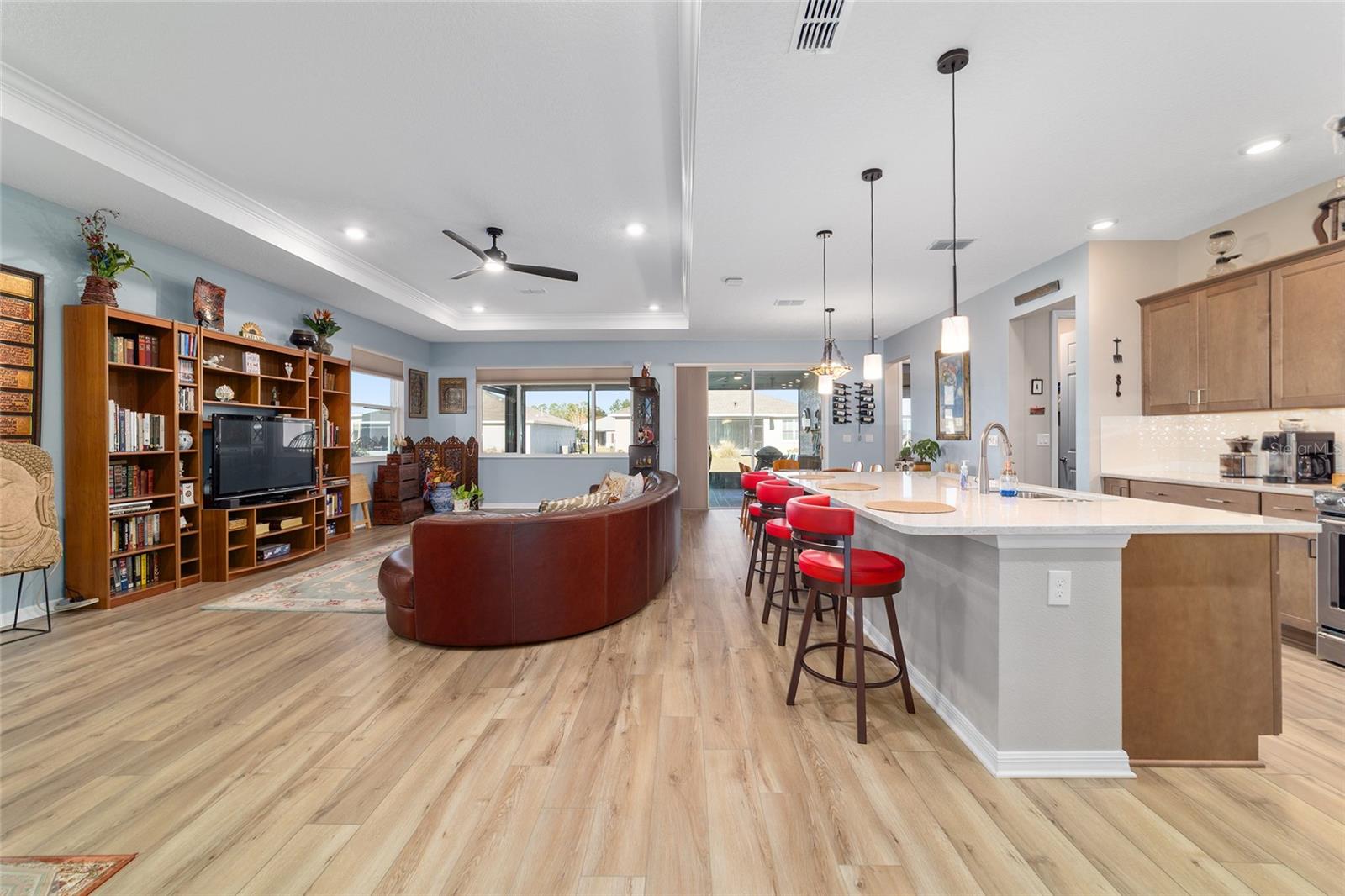 ON TOP OF THE WORLD - Residential