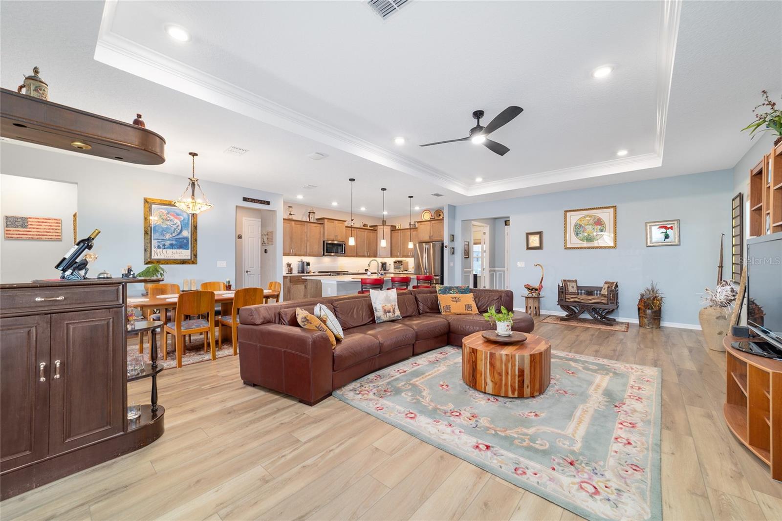 ON TOP OF THE WORLD - Residential