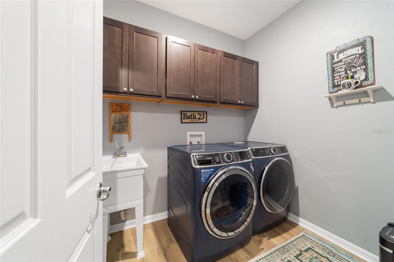 ON TOP OF THE WORLD - Residential