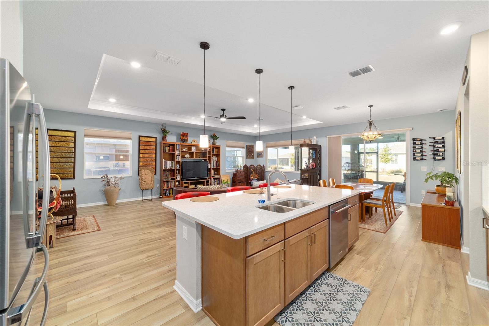 ON TOP OF THE WORLD - Residential