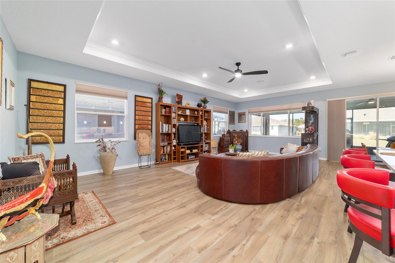 ON TOP OF THE WORLD - Residential