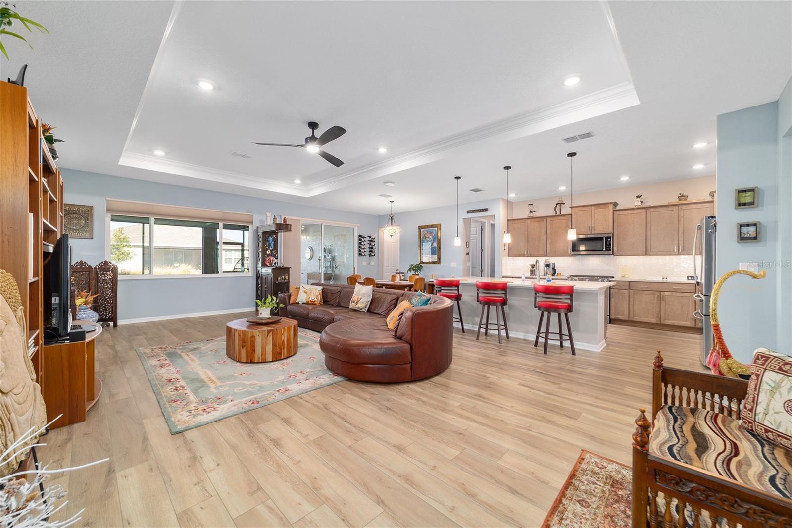 ON TOP OF THE WORLD - Residential