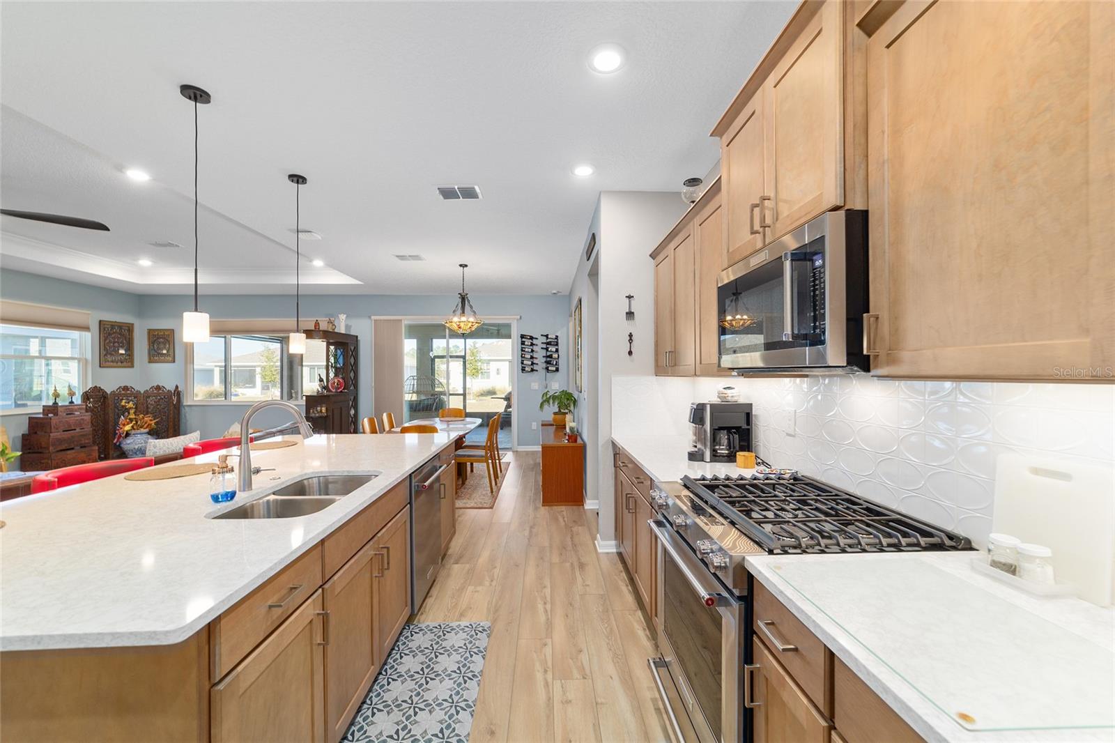 ON TOP OF THE WORLD - Residential