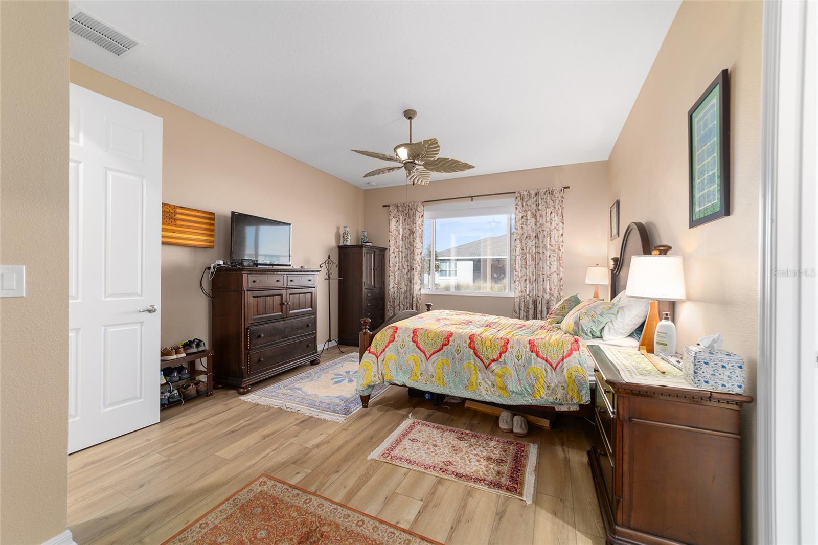 ON TOP OF THE WORLD - Residential