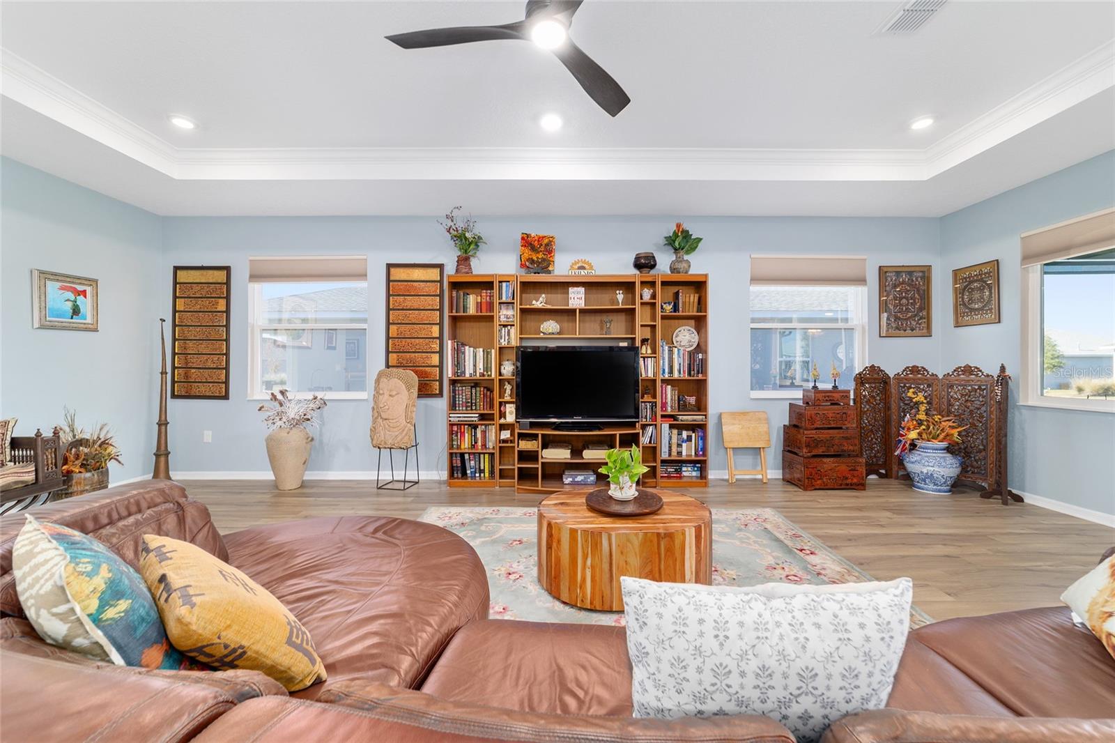 ON TOP OF THE WORLD - Residential