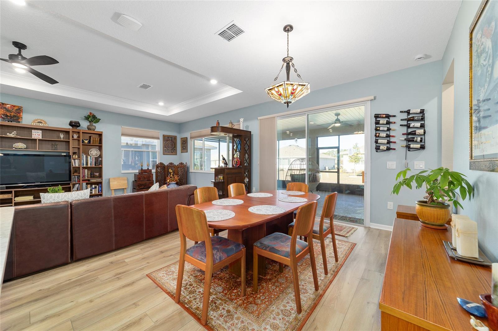 ON TOP OF THE WORLD - Residential