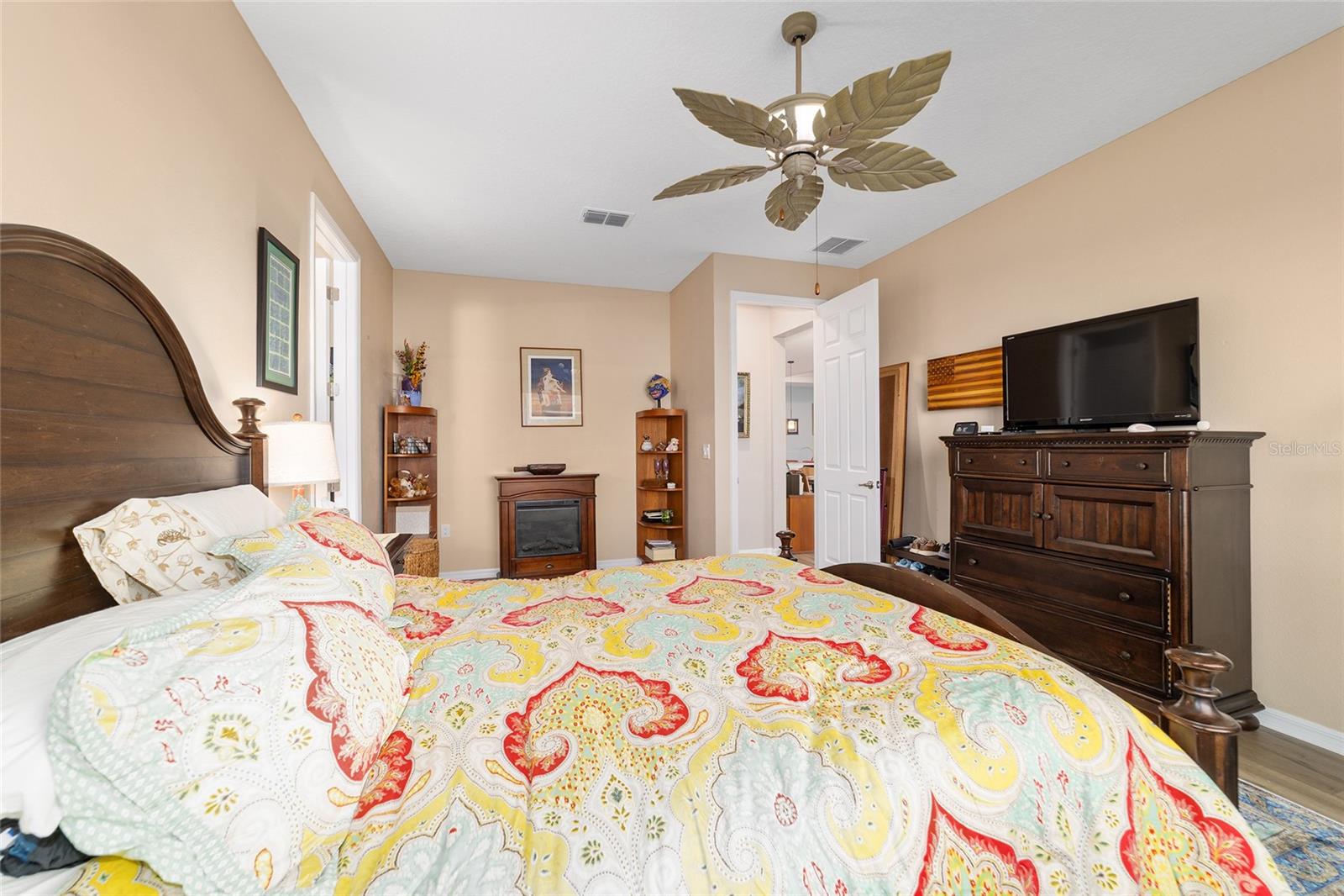 ON TOP OF THE WORLD - Residential