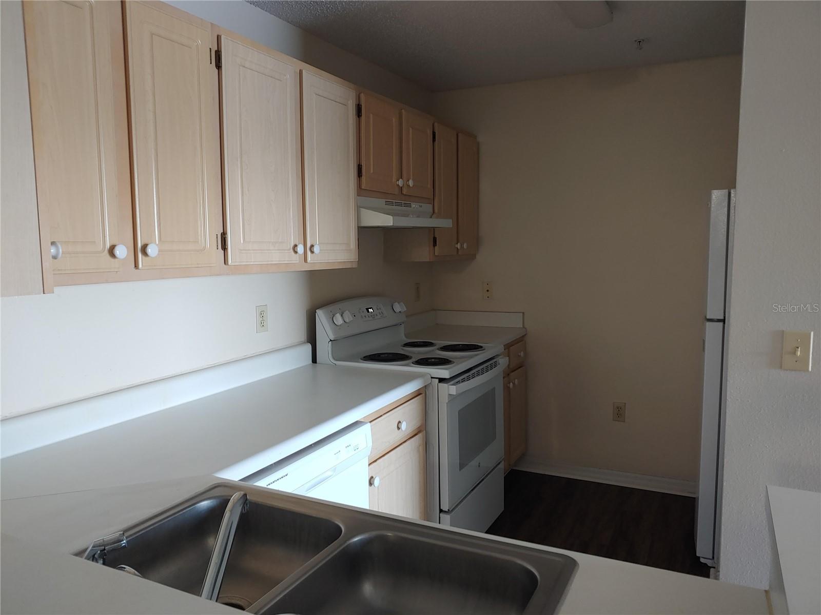 VILLAS AT LAKESIDE A CONDO - Residential Lease