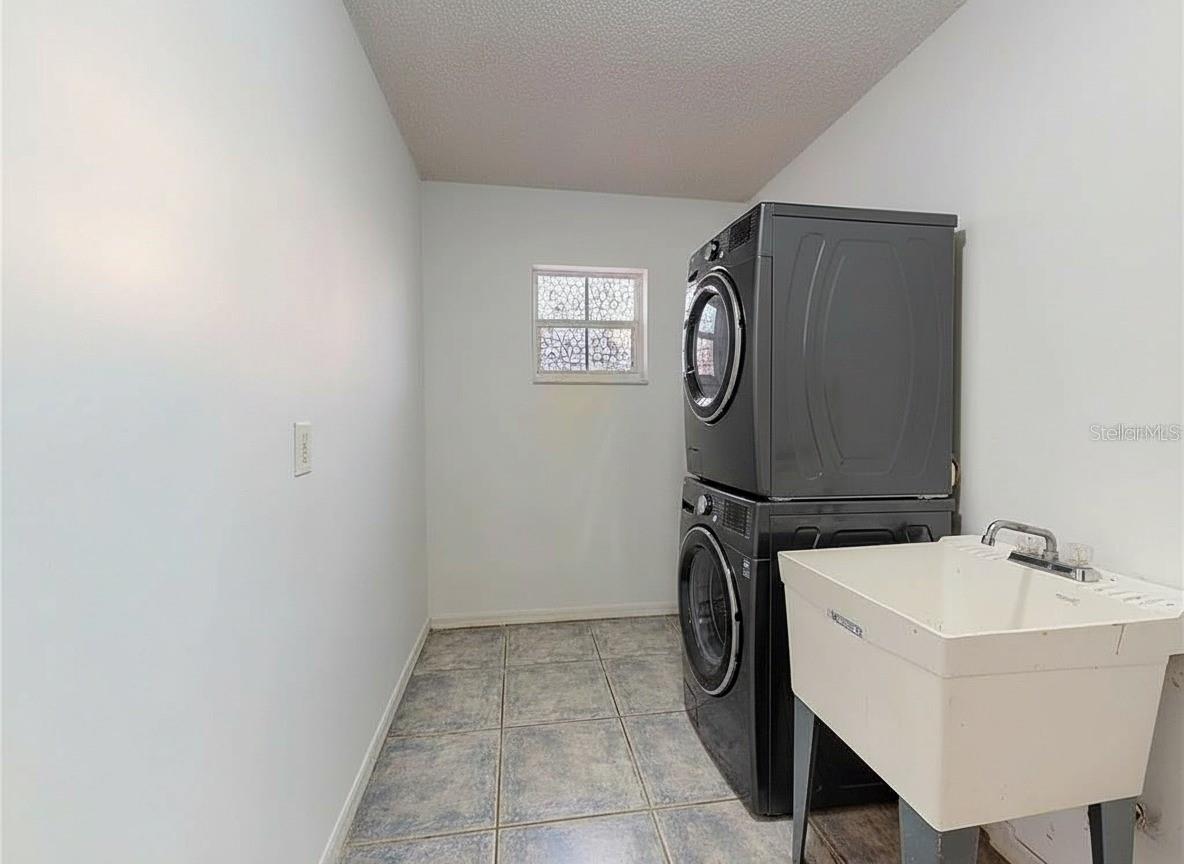 DELTONA LAKES UNIT 07 - Residential