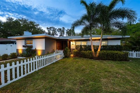 Photo of 3301 W Ballast Point Boulevard, Tampa, FL 33611 (MLS # TB8490547)