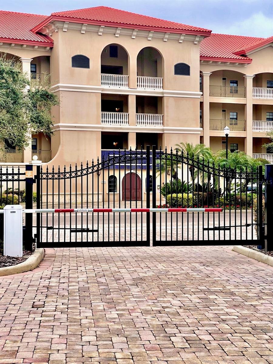 7612 LAKE VISTA COURT 305