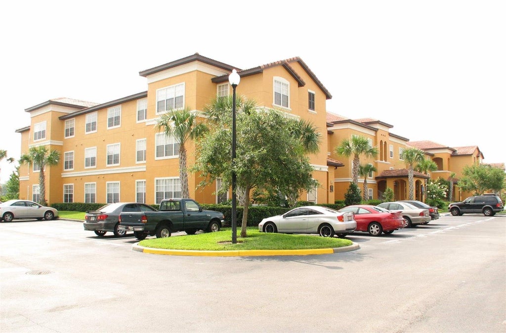 Photo of 5455 Vineland Road #3213, Orlando, FL 32811 (MLS # O6437199)