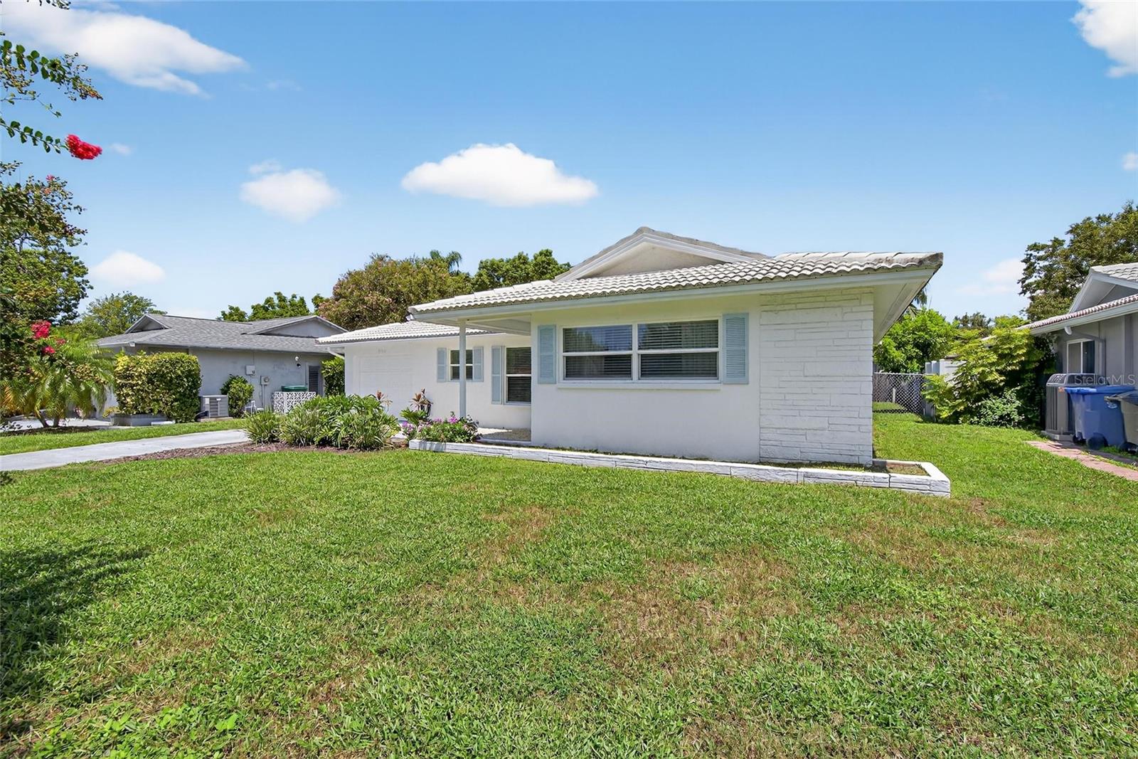 2190 BRAMBLEWOOD DRIVE N