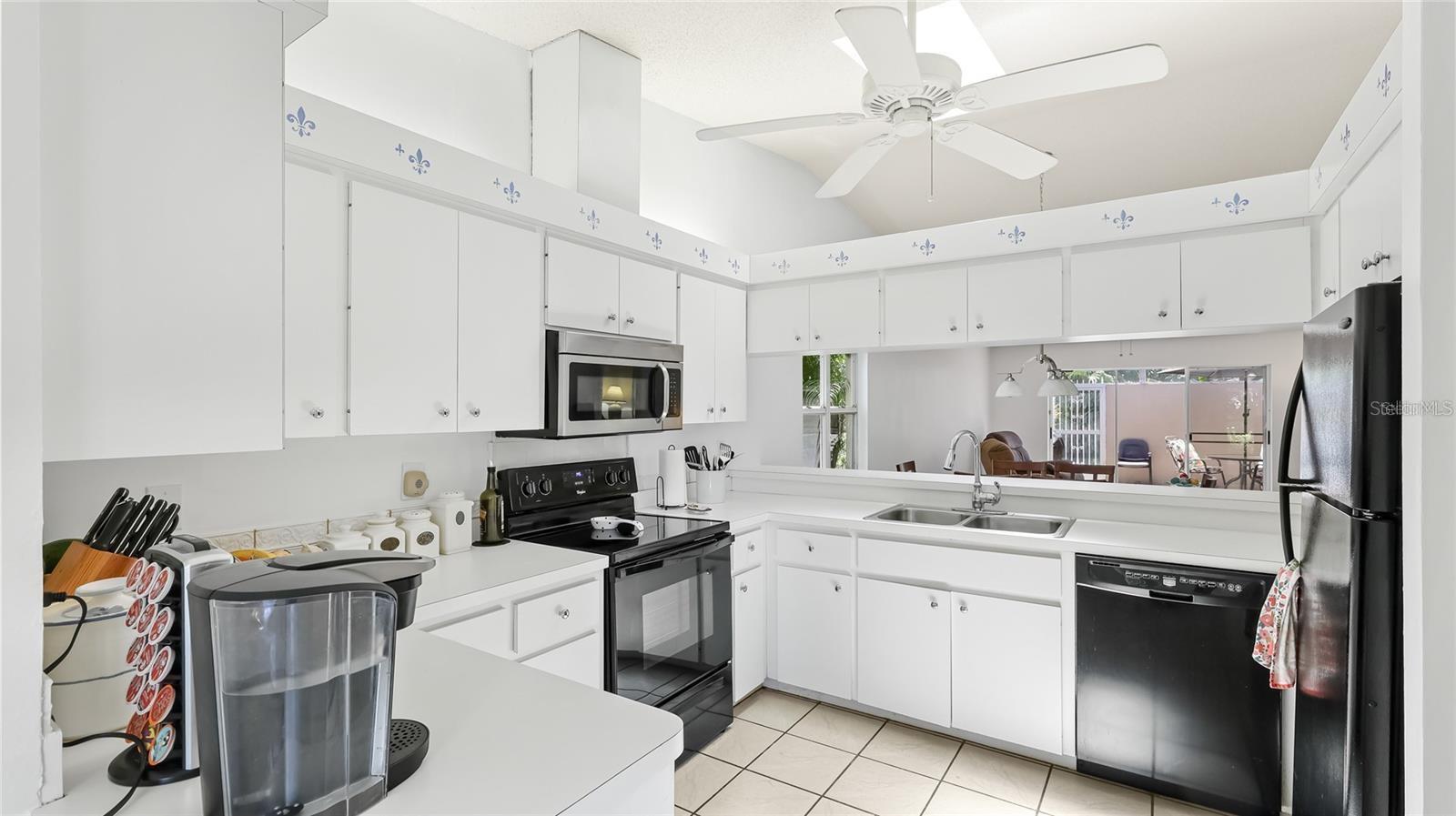 GARDEN LAKES COURTYARD - Residential Lease