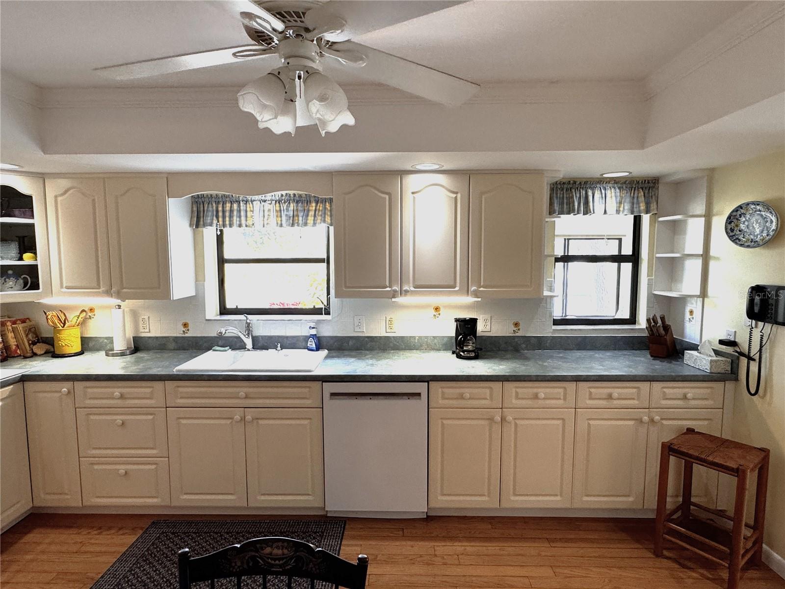 LAUREL HOLLOW - Residential