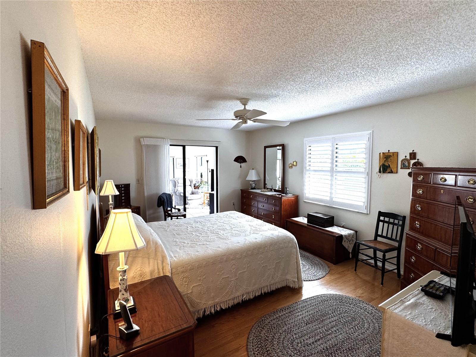 LAUREL HOLLOW - Residential