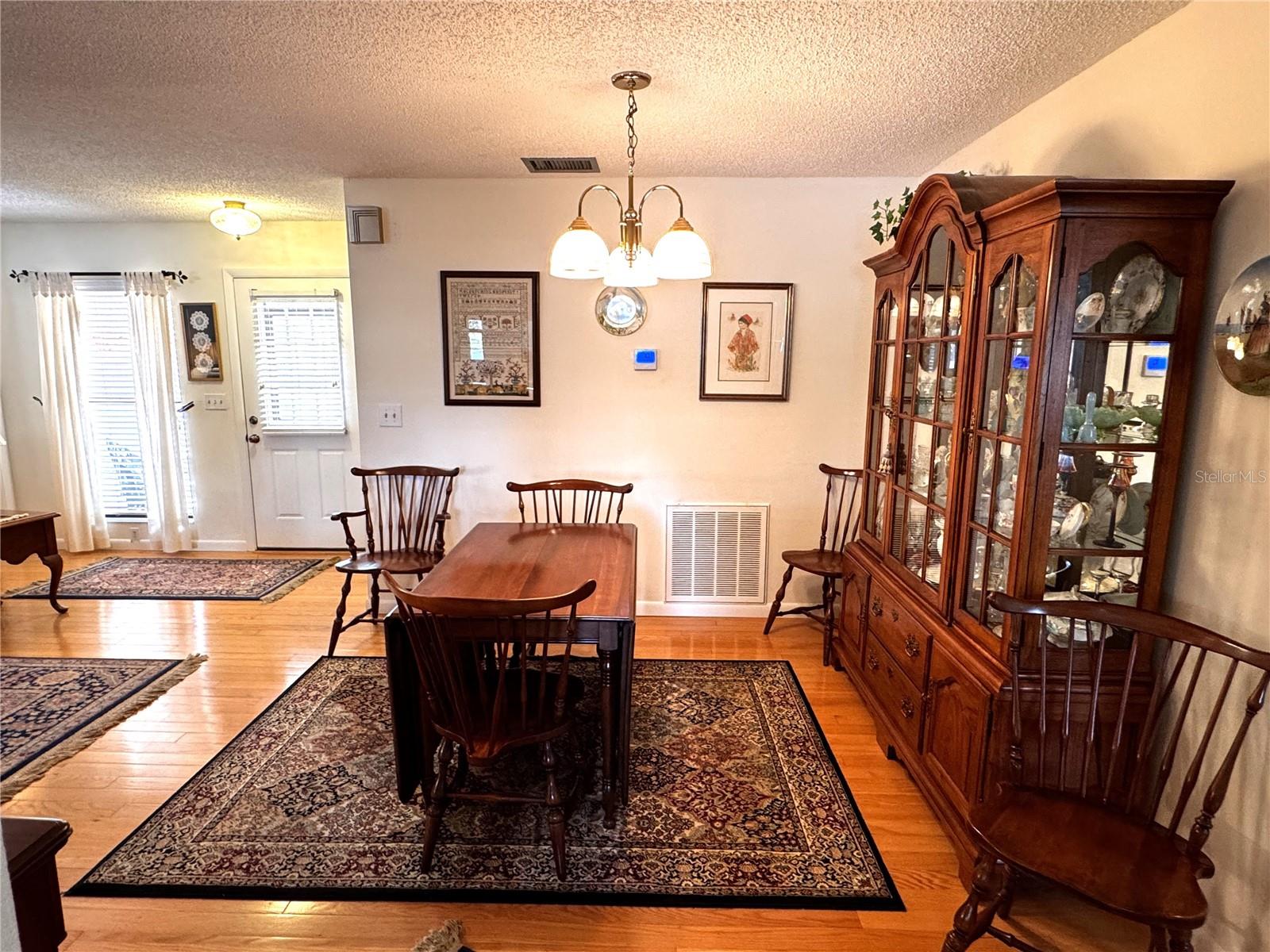 LAUREL HOLLOW - Residential