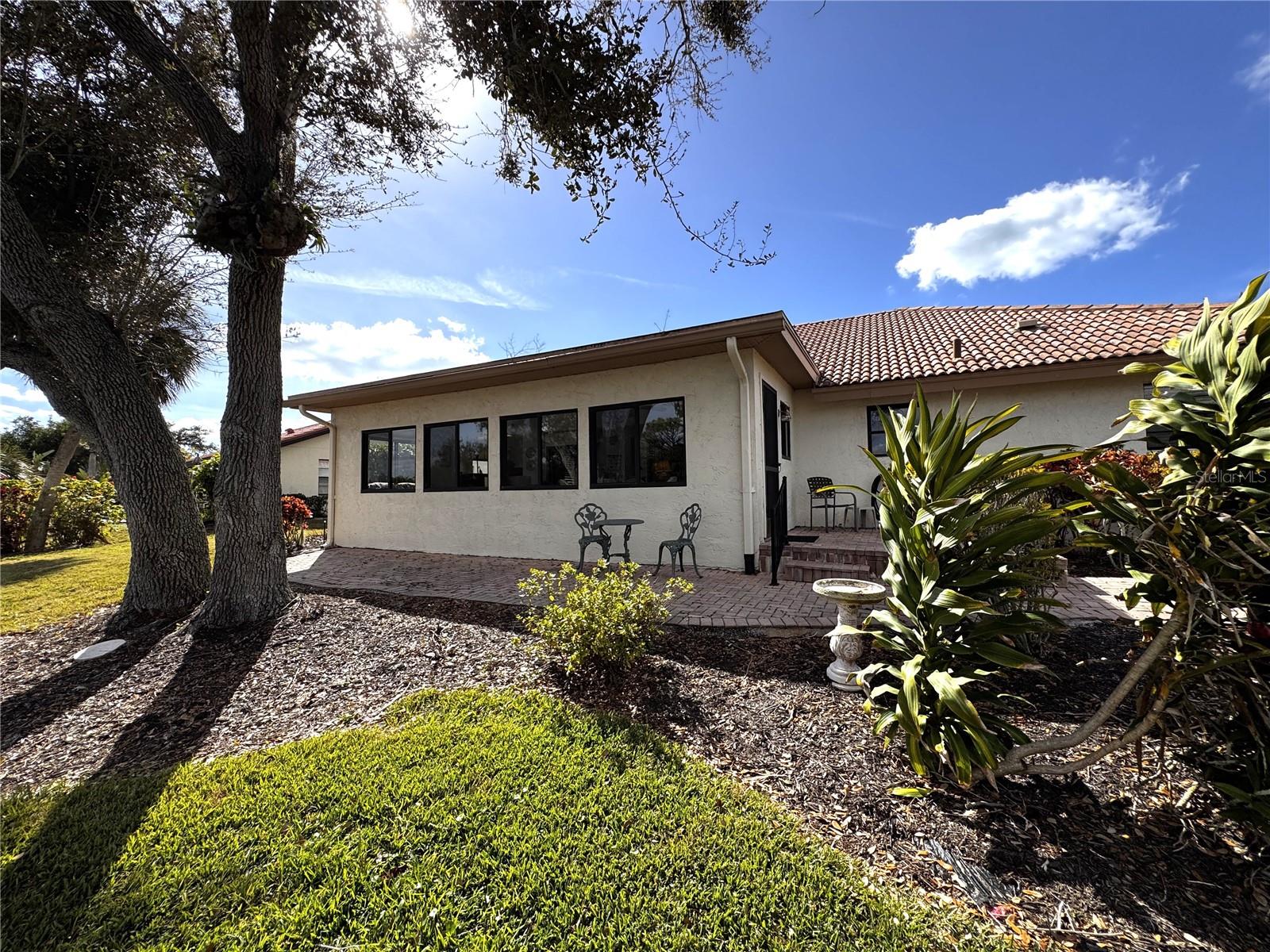 LAUREL HOLLOW - Residential