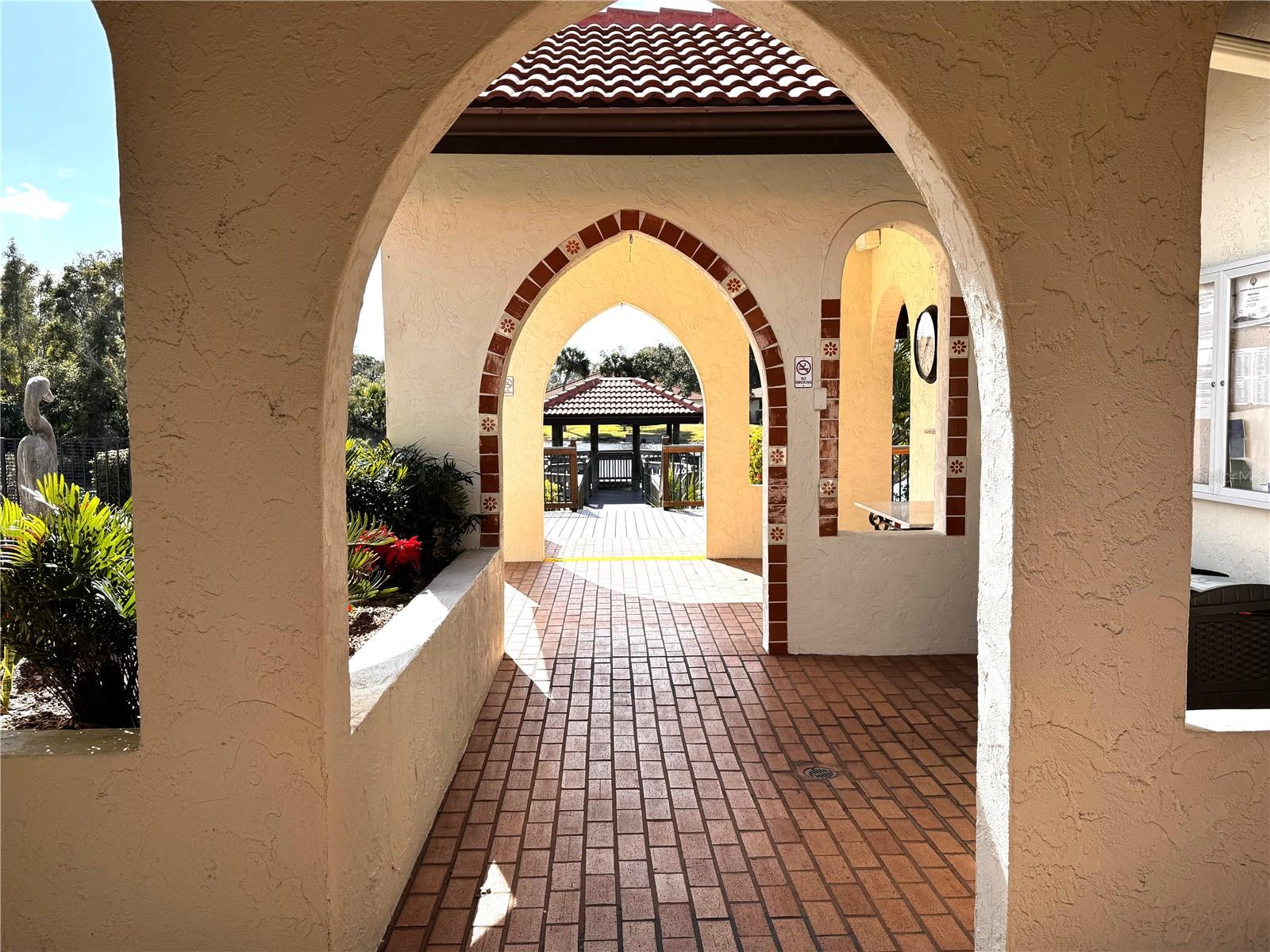 LAUREL HOLLOW - Residential