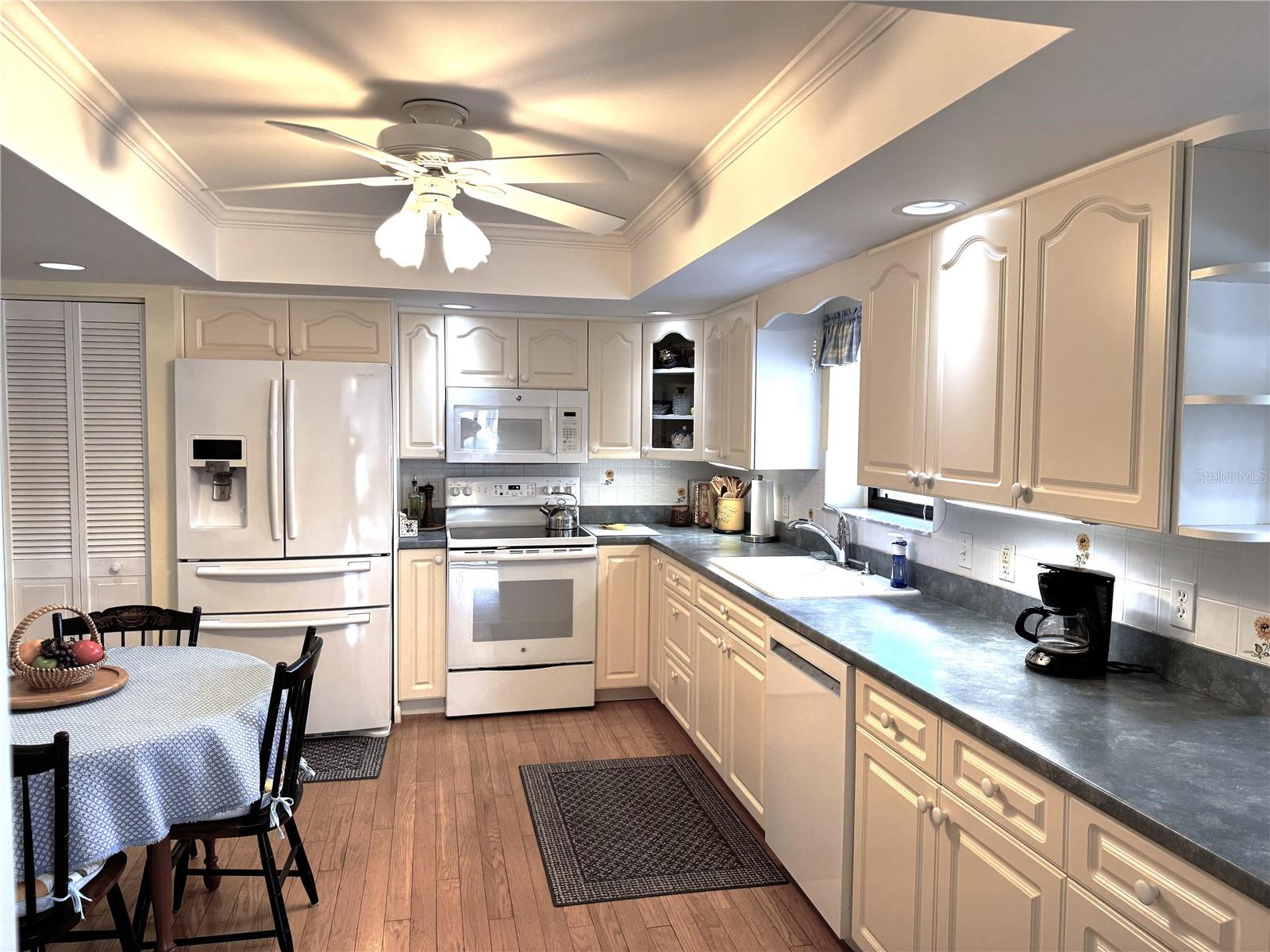 LAUREL HOLLOW - Residential