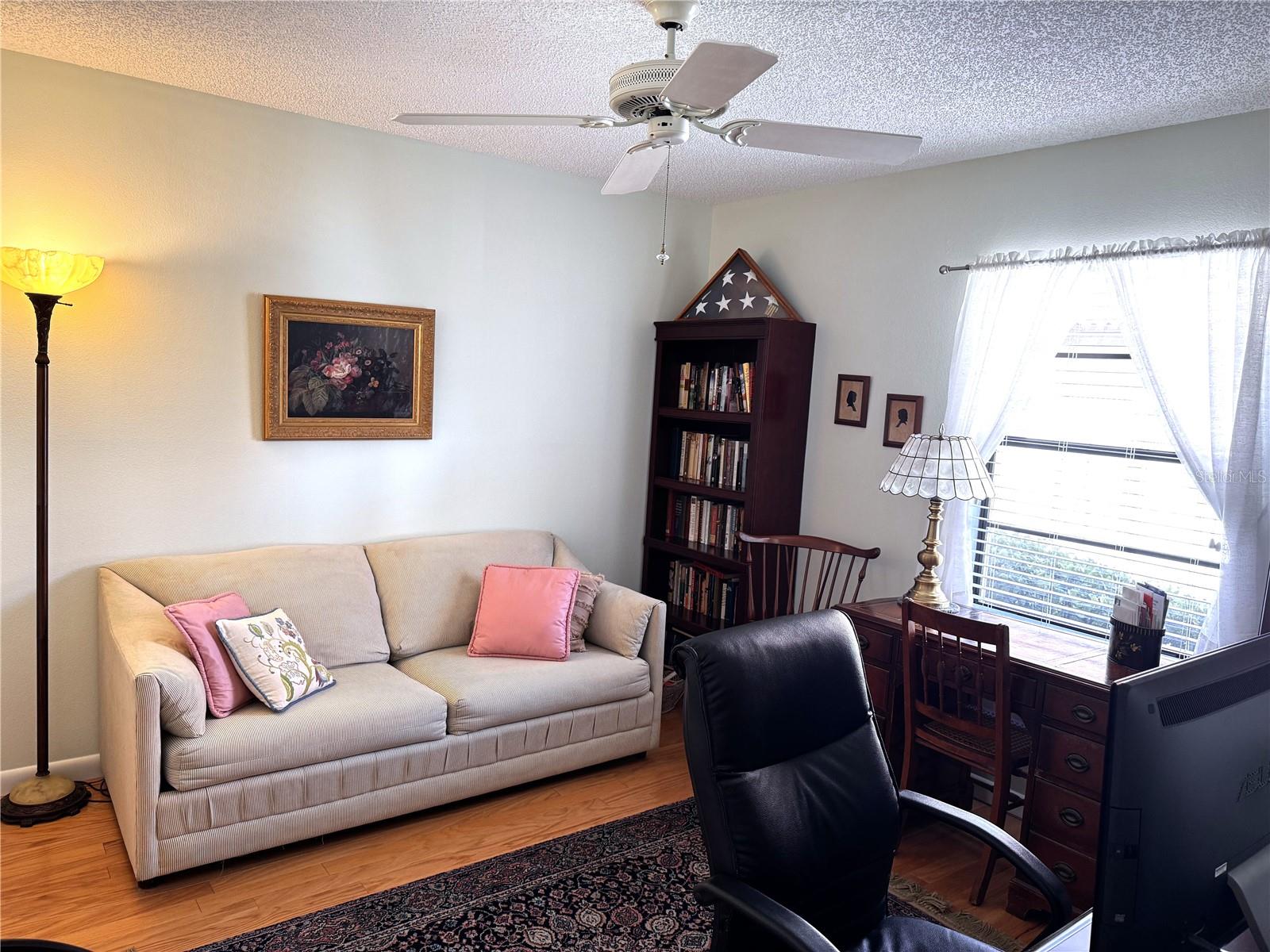 LAUREL HOLLOW - Residential