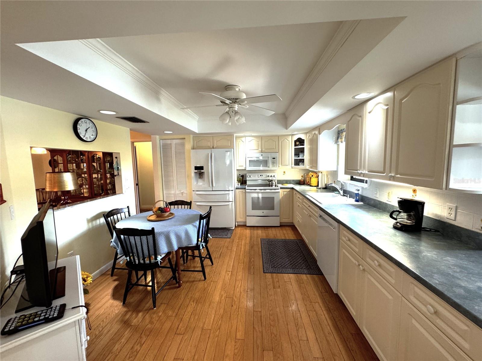 LAUREL HOLLOW - Residential