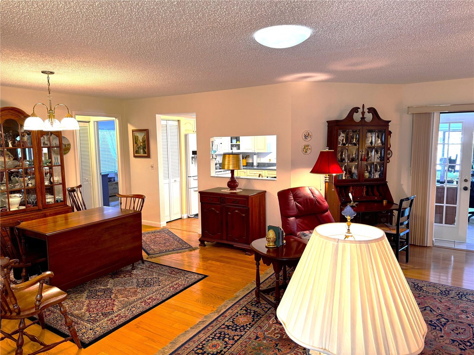 LAUREL HOLLOW - Residential