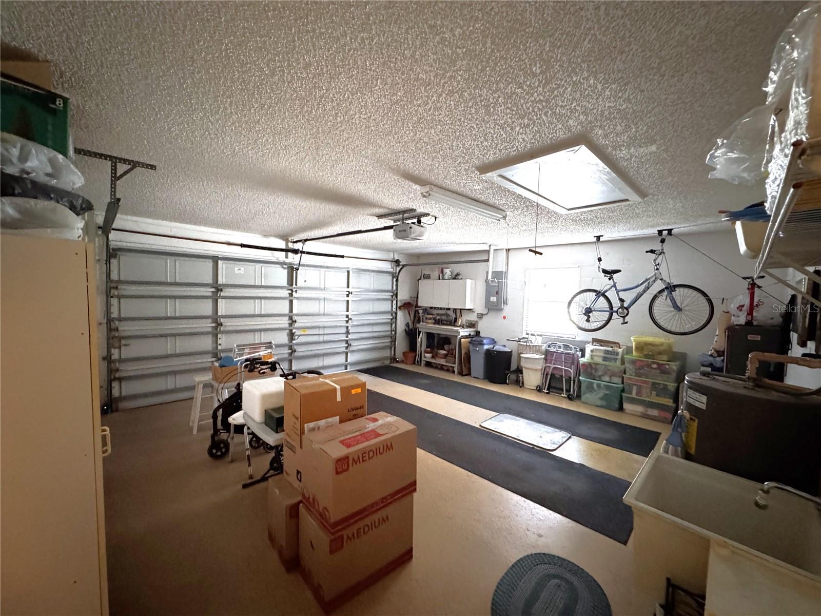 LAUREL HOLLOW - Residential