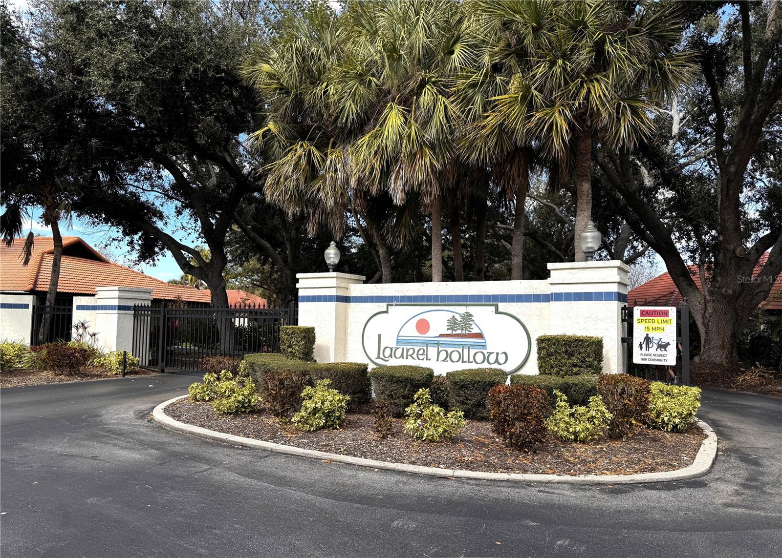 LAUREL HOLLOW - Residential