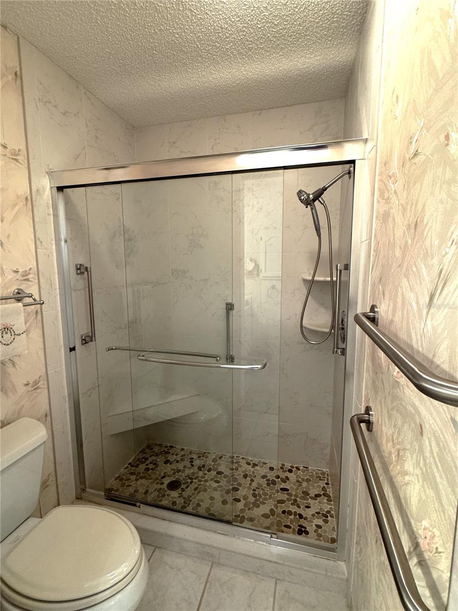 LAUREL HOLLOW - Residential