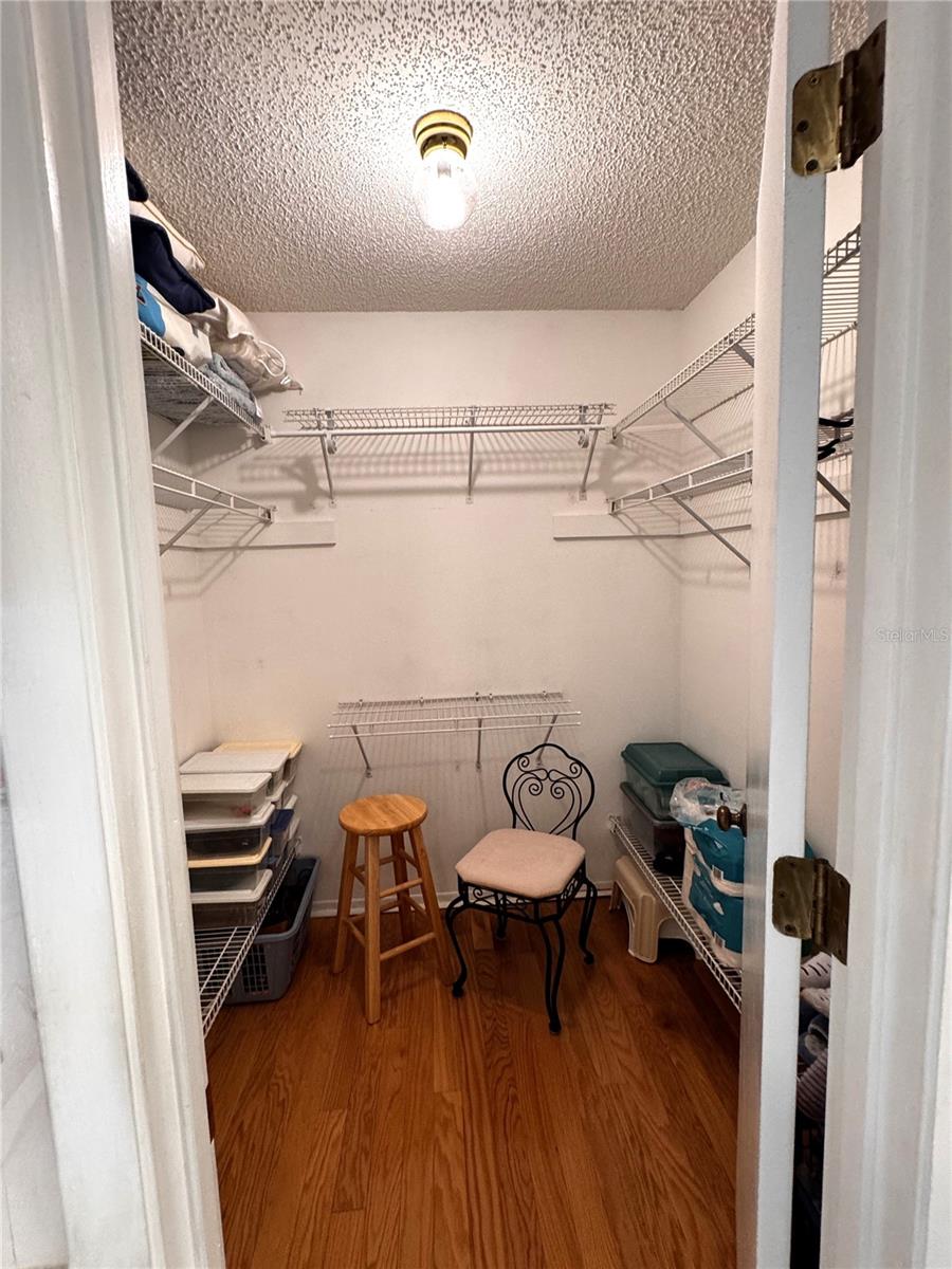 LAUREL HOLLOW - Residential