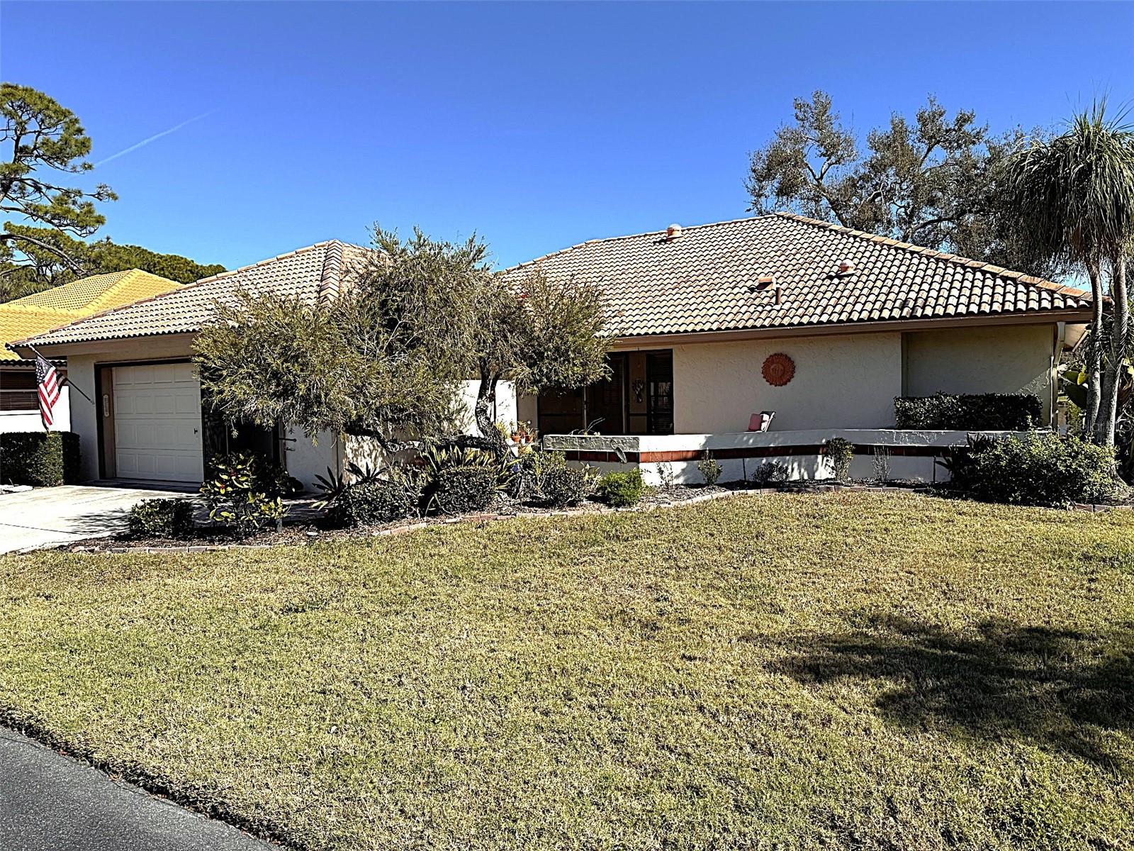 LAUREL HOLLOW - Residential