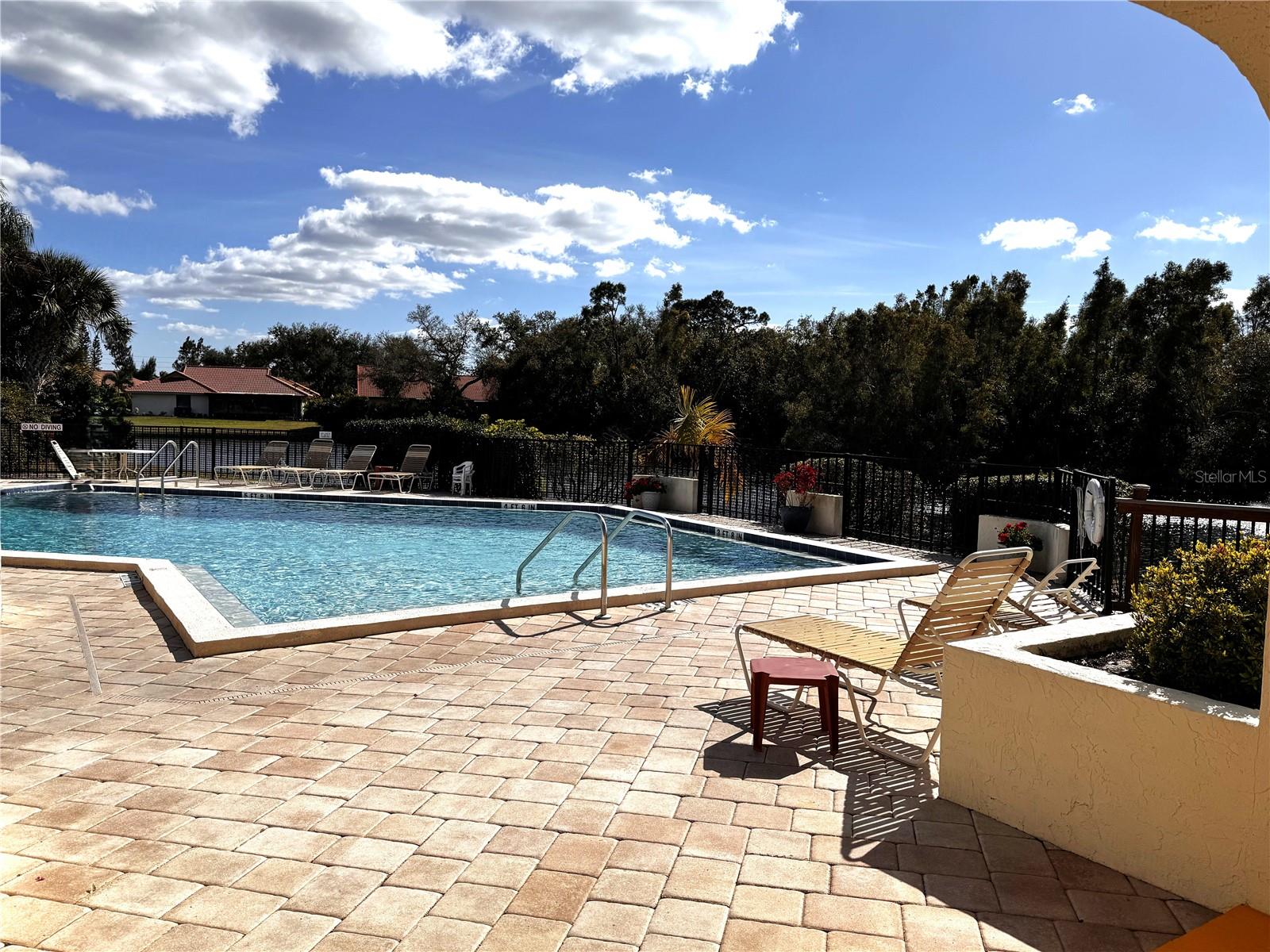 LAUREL HOLLOW - Residential