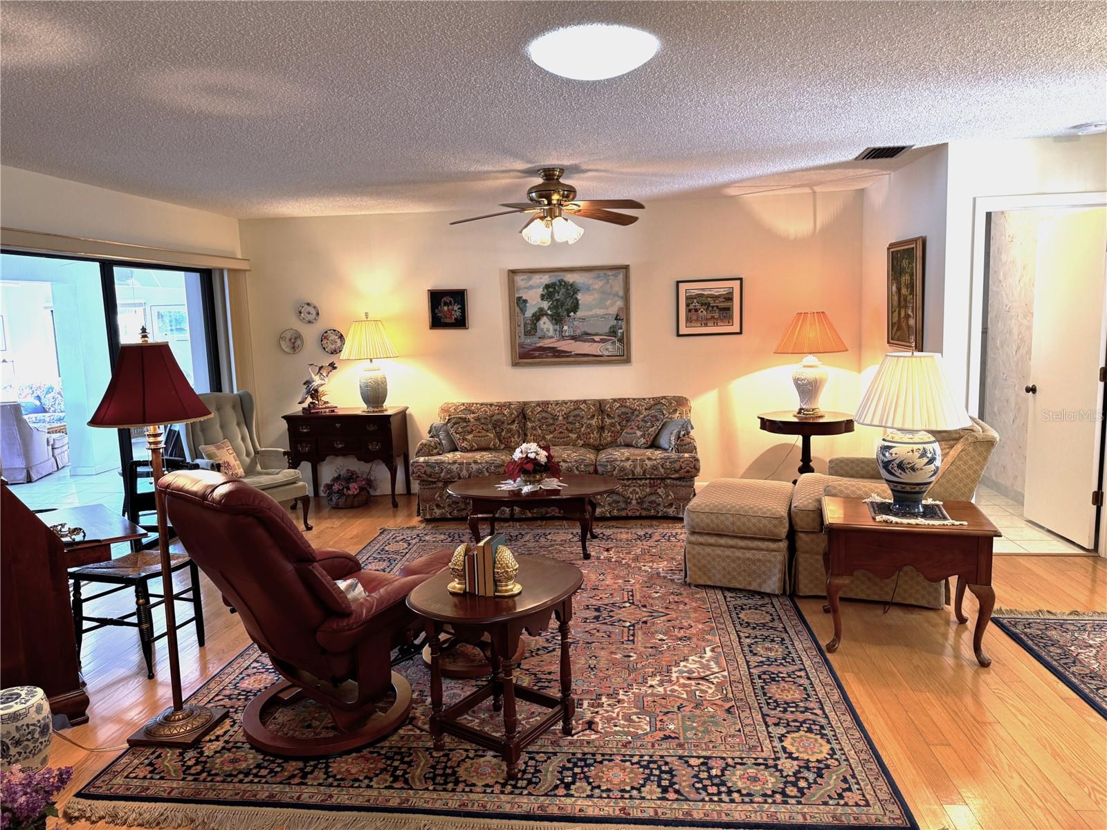 LAUREL HOLLOW - Residential