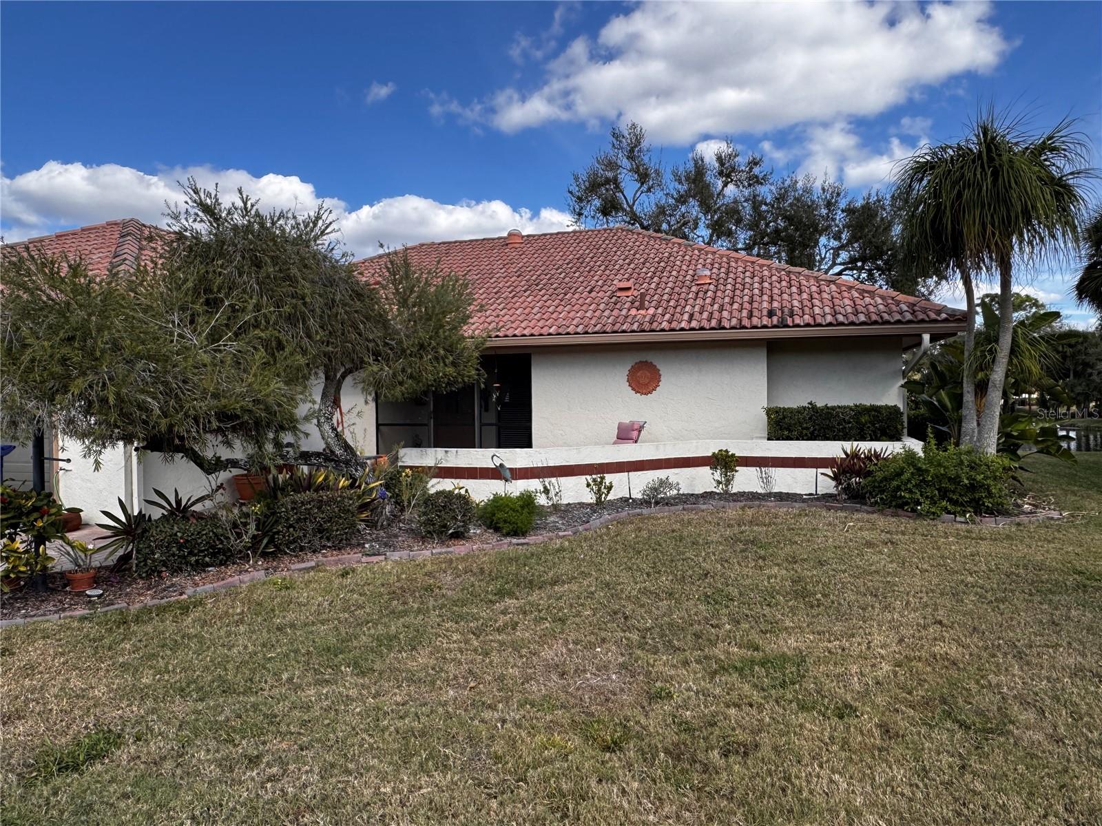 LAUREL HOLLOW - Residential