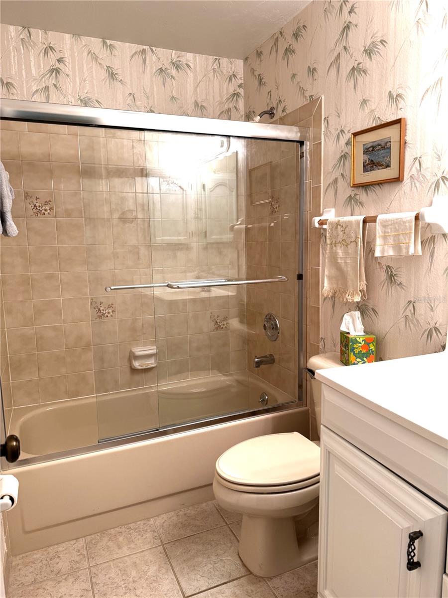 LAUREL HOLLOW - Residential