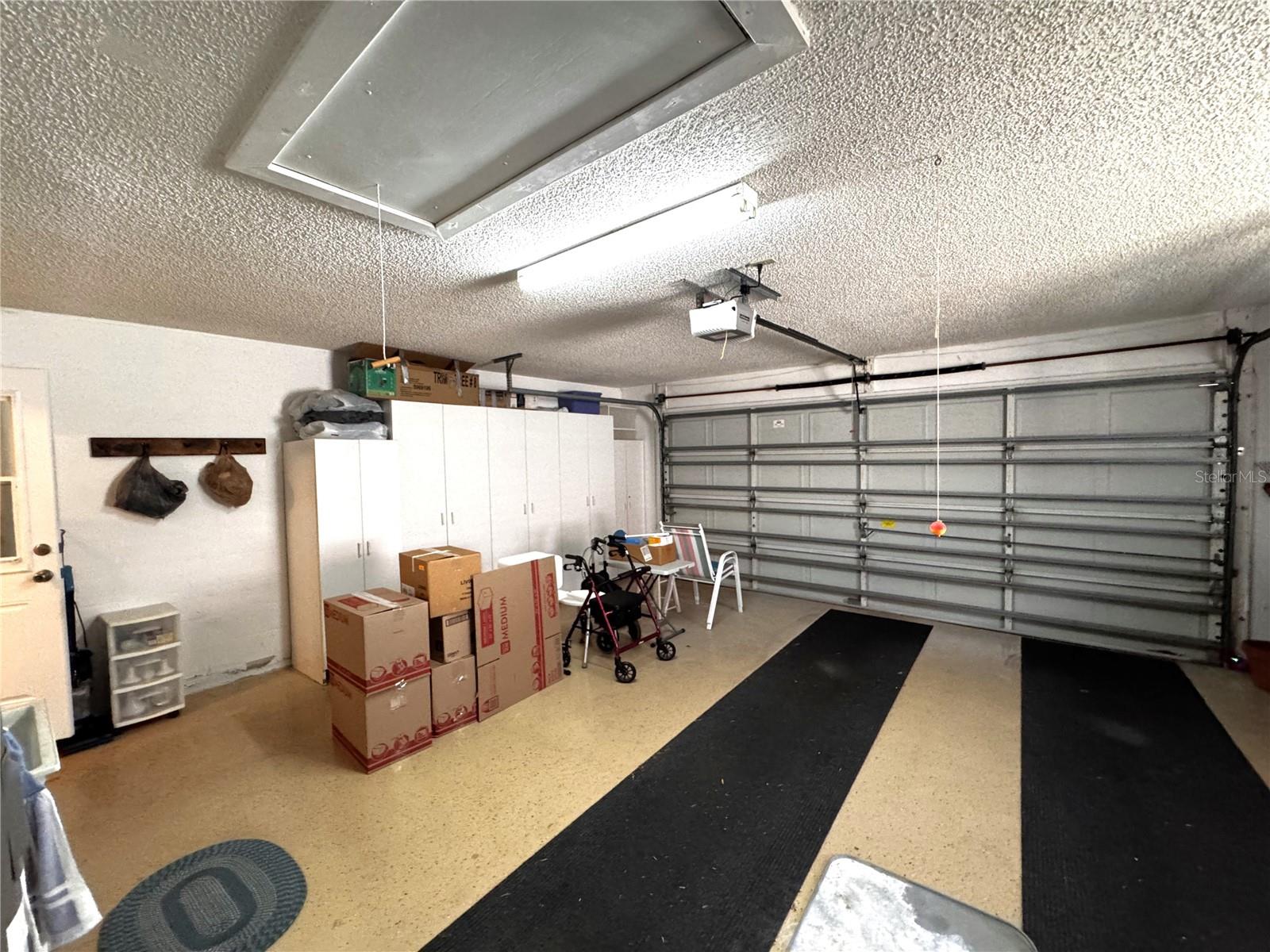 LAUREL HOLLOW - Residential