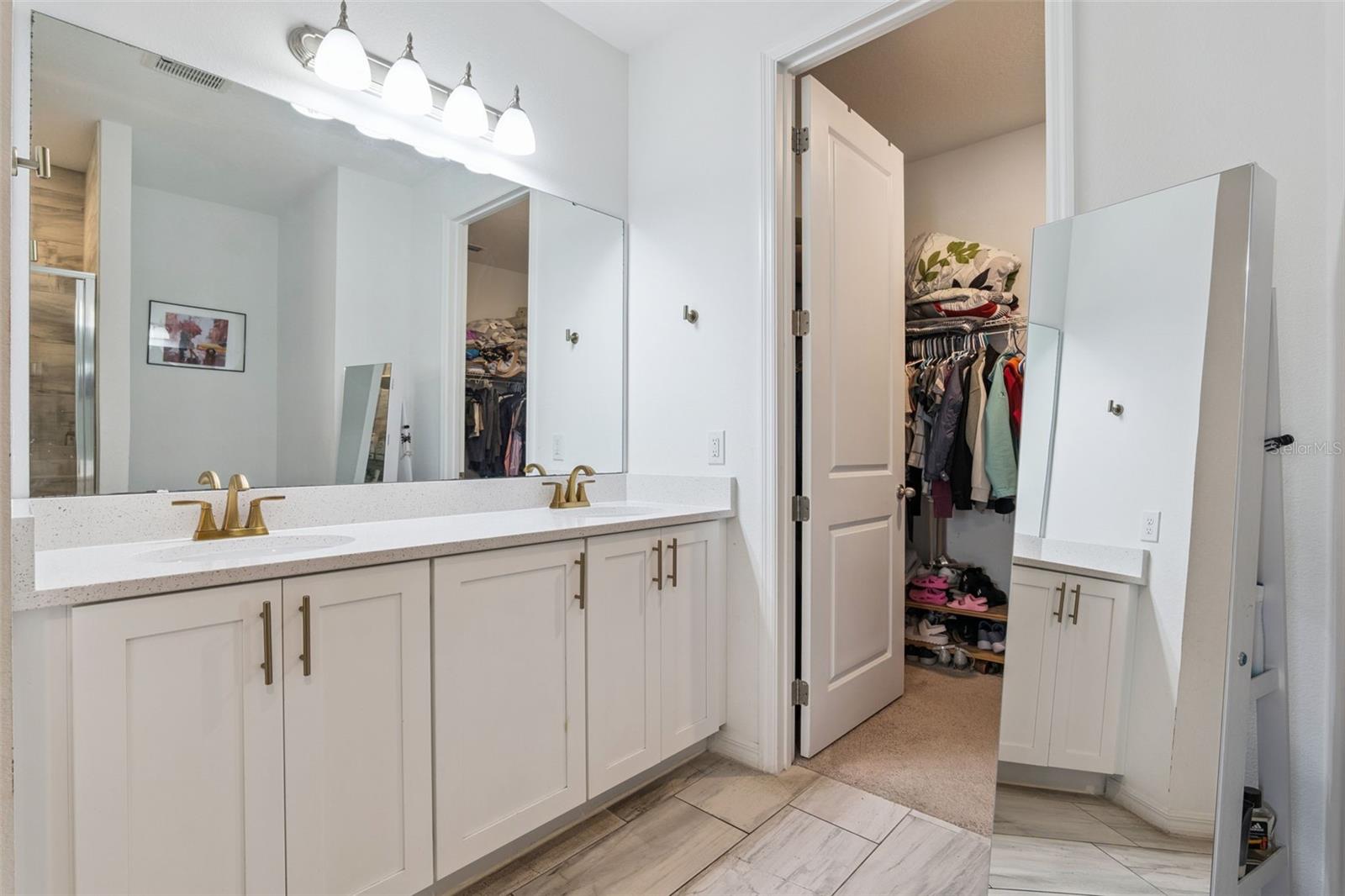 HAMPTON OAKS - Residential