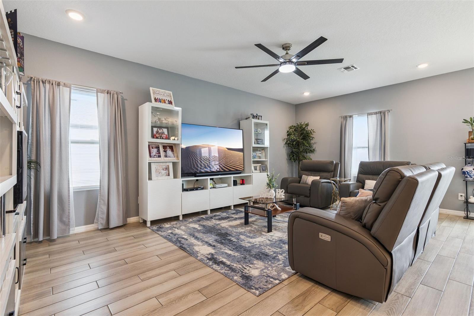 HAMPTON OAKS - Residential