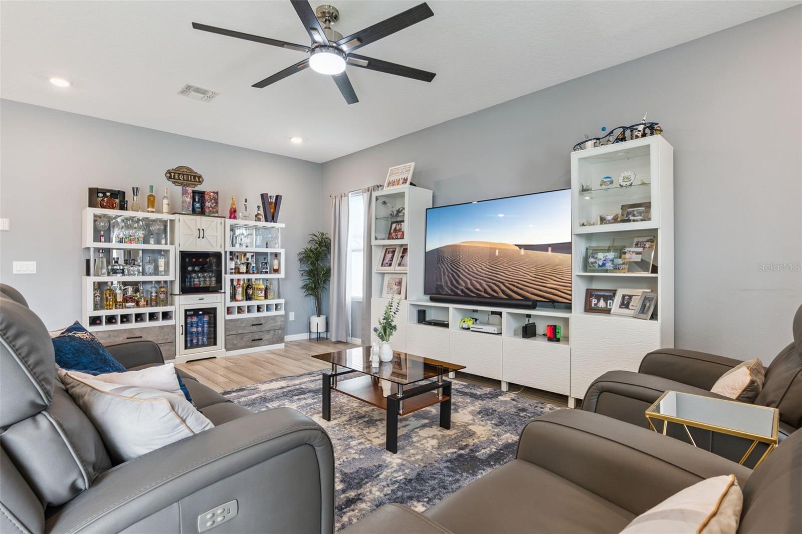 HAMPTON OAKS - Residential