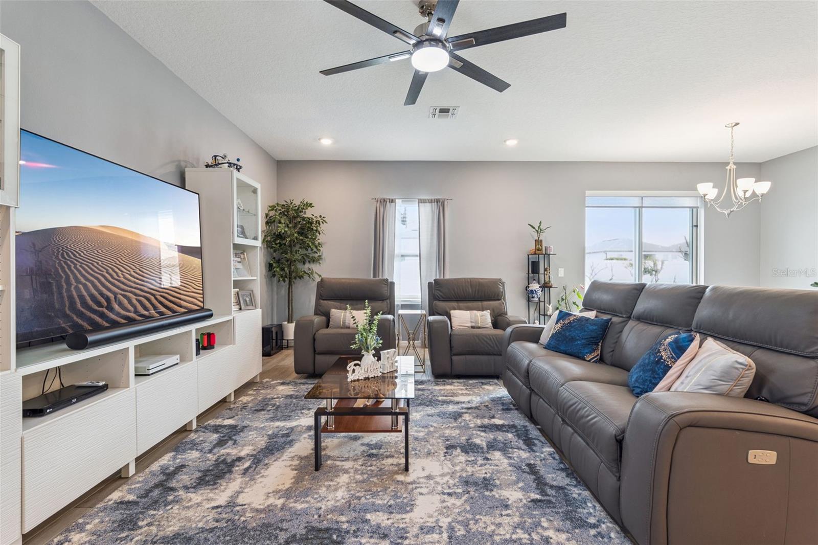 HAMPTON OAKS - Residential