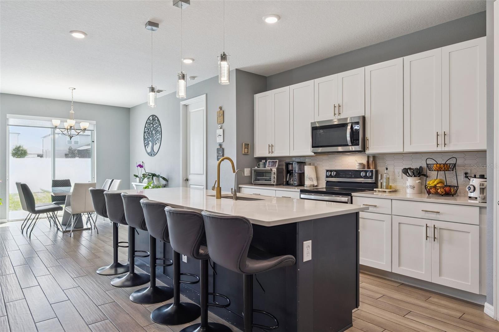 HAMPTON OAKS - Residential