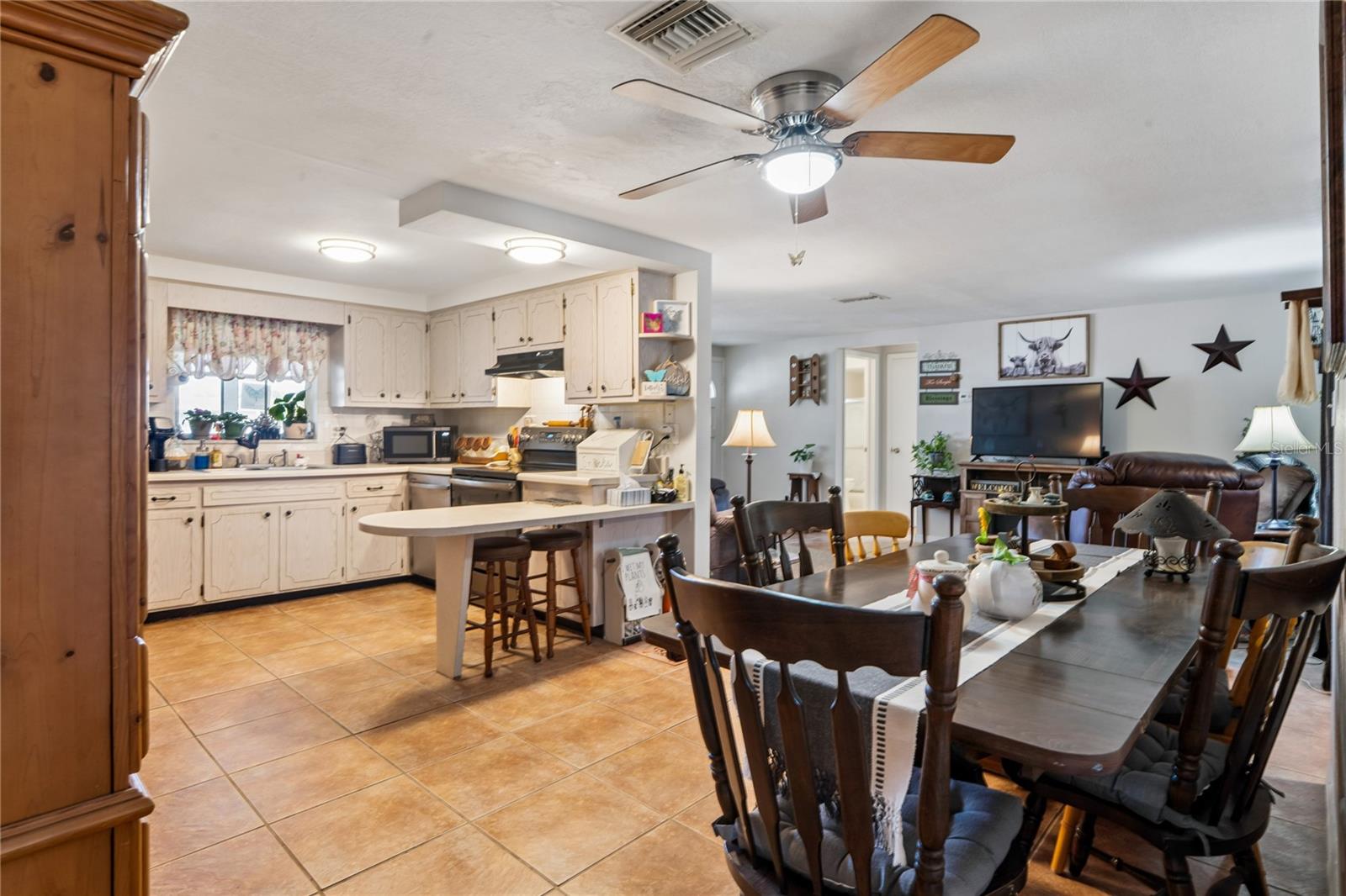 7106 PALISADE DRIVE